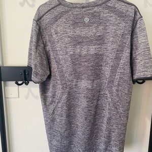 Lululemon Men's Size XL Metal Vent Tech Short Sleeve Tee Shirt Crew Neck Gray